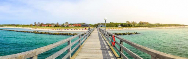Seebrücke im Ostseebad Wustrow